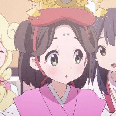 3名女生轮流背走失男孩去派出所